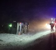Ties Lazdijais apvirto keleivius vežęs autobusas