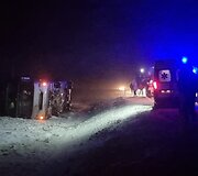 Ties Lazdijais apvirto keleivius vežęs autobusas