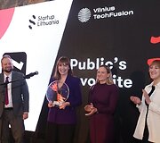 &bdquo;Publikos favorito&ldquo; titulas atiteko &bdquo;#walk15&ldquo;. Apdovanojimą įteikė L.Zubrutė, portalo vz.lt redaktorė