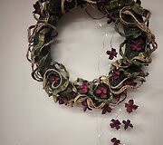 Kalėdinė dvasia gyva floristinėse kompozicijose