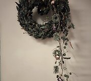 Kalėdinė dvasia gyva floristinėse kompozicijose