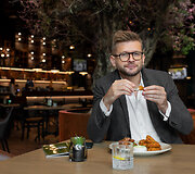 Garsus &scaron;efas įvertino Vilniuje duris atvėrusį restoraną &bdquo;Olive Kitchen&ldquo;