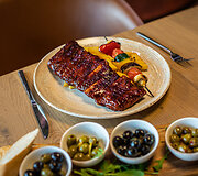 Garsus &scaron;efas įvertino Vilniuje duris atvėrusį restoraną &bdquo;Olive Kitchen&ldquo;