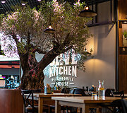 Garsus &scaron;efas įvertino Vilniuje duris atvėrusį restoraną &bdquo;Olive Kitchen&ldquo;