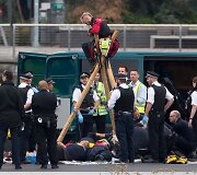 Judėjimo &bdquo;Black Lives Matter&ldquo; protestuotojai blokavo Londono oro uostą