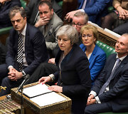 Theresa May po pralaimėjimo Bendruomenių Rūmuose