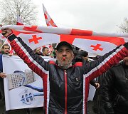 Gruzijoje tūkstančiai mitinguotojų rei&scaron;kė paramą populiariai televizijai