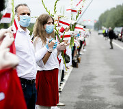 50 tūkstančių žmonių stojo į gyvą grandinę: lietuviai solidarizuojasi su baltarusiais