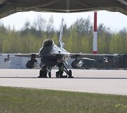 Aviacijos bazėje &Scaron;iauliuose leidžiasi NATO lėktuvas