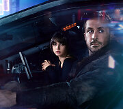 Ana de Armas ir Ryanas Goslingas filme &bdquo;Bėgantis skustuvo a&scaron;menimis 2049&ldquo;