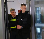 Žmones į Airiją prekiauti narkotikais vežusios gaujos nariai stojo prie&scaron; teismą