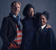 Ronį Vizlį, Hermioną Įkyrėlę ir jų dukrą Rouz spektaklyje vaidins Paulas Thornley, Noma Dumezweni ir Cherelle Skeete