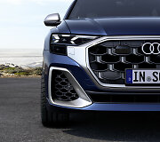 &bdquo;Audi&ldquo; pristatė atnaujintą visureigį Q8 (2023)
