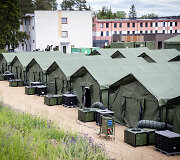 Pabaigtas įrengti palapinių miestelis nelegaliems migrantams