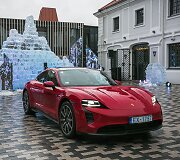 Vilniuje pristatyti elektromobilis &bdquo;Porsche Taycan&ldquo;