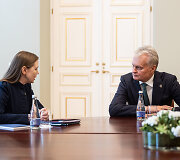 Dovilė &Scaron;akalienė, Gitanas Nausėda