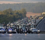 Prancūzijos ūkininkai vyksta į sostinę planuodami ten surengti blokadą