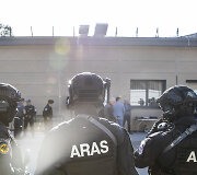 Lietuvos policijos antiteroristinių operacijų rinktinės &bdquo;Aras&ldquo; &scaron;audyklos bei treniruočių bazės atidarymo ceremonija