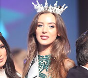 Julija Krek&scaron;ina (de&scaron;inėje)