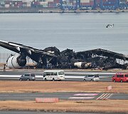 Tokijo oro uoste sudegė &bdquo;Japan Airlines&ldquo; keleivinis lėktuvas