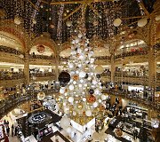 Kalėdinės dekoracijos Galeries Lafayette prekybos centre Paryžiuje