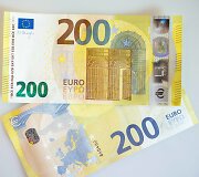 Pristatyti naujosios serijos &bdquo;Europa&ldquo; 100 ir 200 eurų banknotai