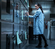 Shay Mitchell siaubo filme &bdquo;Hanos Greis egzorcizmas&ldquo;