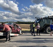Avarija Radvili&scaron;kio rajone: lengvasis automobilis susidūrė su Lietuvos kariuomenės ma&scaron;ina 