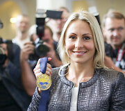 Olimpinė čempionė Laura Asadauskaitė-Zadneprovskienė su aukso medaliu grįžo i&scaron; Europos penkiakovės čempionato Anglijoje. 2015 m. rugpjūčio 24 d. 