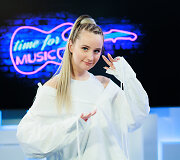 Eurovizinę dainą 15min studijoje pristato Rūta Loop