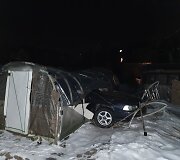 Nuo kelio nuvažiavęs automobilis Vilniuje atsidūrė &scaron;iltnamyje