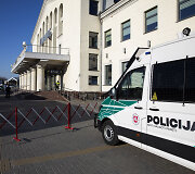 Vilniuje nusileido lėktuvas i&scaron; Alikantės &ndash; keleiviai pasira&scaron;ę saviizoliacijos dokumentą paleidžiami karantinuotis namo