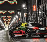 Kovo 11-ąją vilniečius stebino prabangus &bdquo;Mercedes&ldquo; su Vyčiu