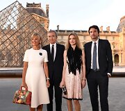 Bernardas Arnault su žmona Helene Mercier-Arnault, sūnumi Antoine'u Arnault ir jo mylimąja Natalija Vodianova