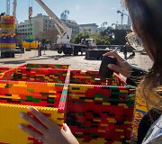 Auk&scaron;čiausias (36 m) LEGO kaladėlių statinys pasaulyje i&scaron;kilo Tel Avive
