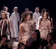 &bdquo;Alexander McQueen&ldquo; 2016 m. pavasario-vasaros kolekcijos pristatymas