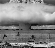 Prie&scaron; 70 metų JAV i&scaron;mėgino povandeninę atominę bombą Bikini atole