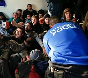 Nelegalūs žydų naujakuriai prievarta i&scaron;keldinami i&scaron; Vakarų Kranto