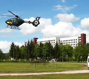 VSAT sraigtasparnis &bdquo;Eurocopter&ldquo; prie VU ligoninės Santari&scaron;kių klinikų