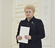 Prezidentė apdovanojo Nacionalinio diktanto konkurso nugalėtojus 