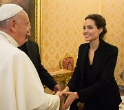 Angelina Jolie su popiežiumi Pranci&scaron;kumi
