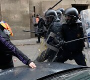 Katalonijoje susitikus Ispanijos vyriausybei protestuotojai susirėmė su policija	