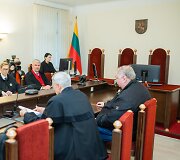 Vilniaus apygardos teismas nagrinėja buvusio kunigo Tado &Scaron;vedavičiaus bylą