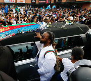 Nipsey Hussle'o laidotuvių procesijos akimirka 