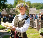 Lietuvos liaudies buities muziejaus ekskursijų vadovė-edukatorė&nbsp;Agnė Augustaitienė&nbsp;