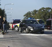 Po avarijos automobilis, kuriuo buvo vežamas &Scaron;vedijos karalius Carlas XVI Gustafas.