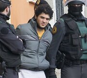 Policijos vedamas asmuo, įtariamas verbavimu į islamistų kovotojų grupuotes.