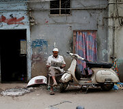 Pakistane itin mylimi &bdquo;Vespa&ldquo; motoroleriai