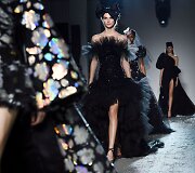 &bdquo;Giambattista Valli&ldquo; 2019 m. pavasario ir vasaros kolekcijos modelis