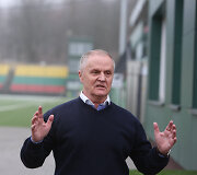 Ketvirtadienio rytą Finansinių nusikaltimų tyrimo tarnybos (FNTT) pareigūnai pradėjo krėsti Lietuvos futbolo federacijos būstinę ir prezidento Juliaus Kvedaro namus.